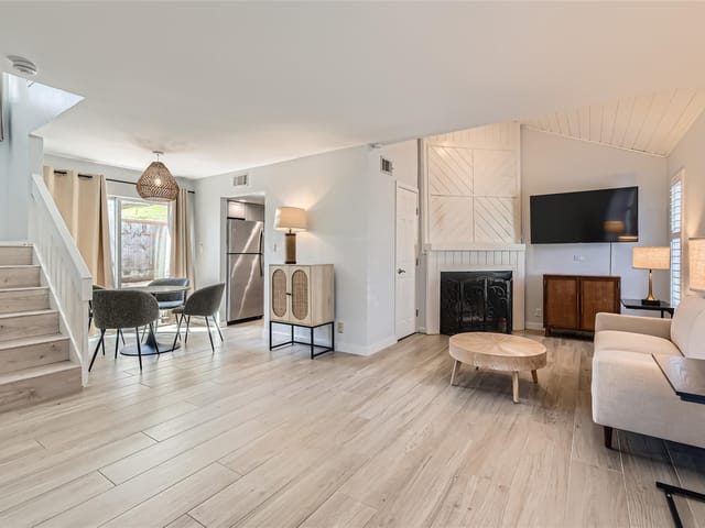 812 Winflo DR Unit #B