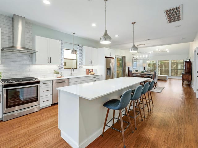 8122 Meandering Way