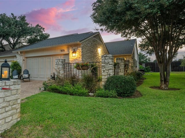 8128 Meandering Way