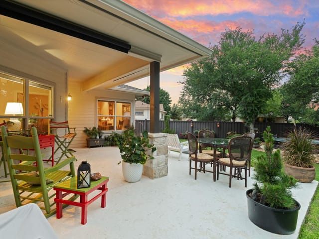 813 Lacey Oak Cir