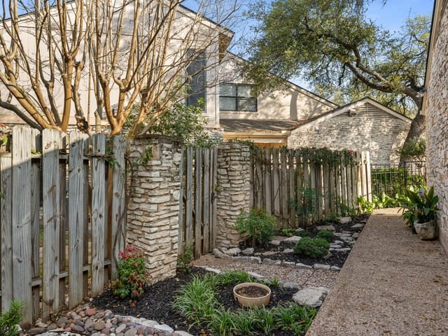 8138 Meandering Way