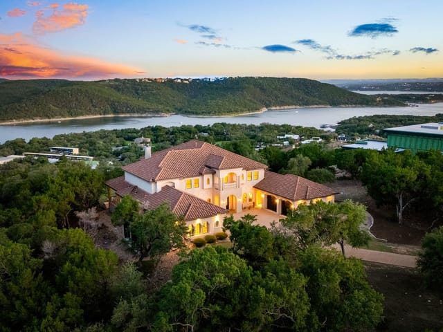 8145 Lake Mountain LN