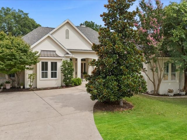 815 Lisa Dr
