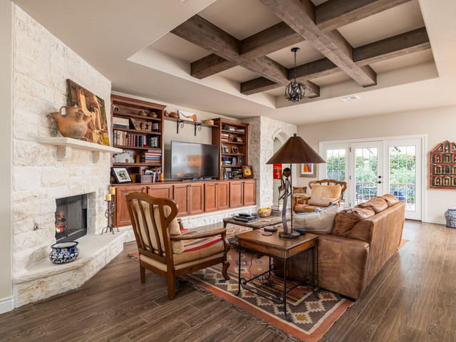 817  Sierra Blanco Loop