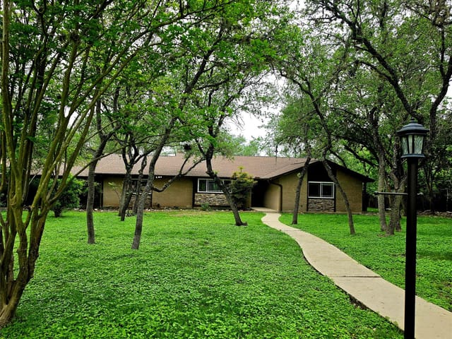 817 Willow Creek Cir