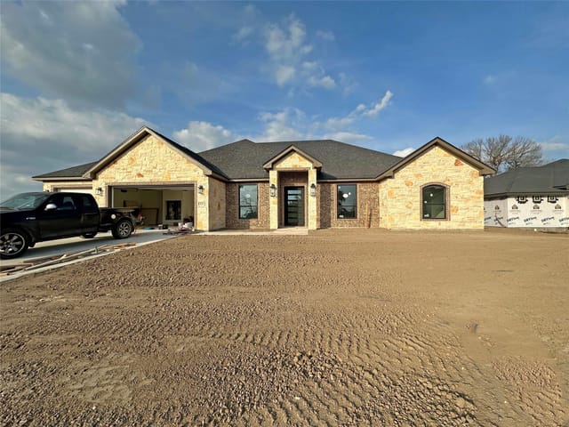 818  Eagle Heights Dr