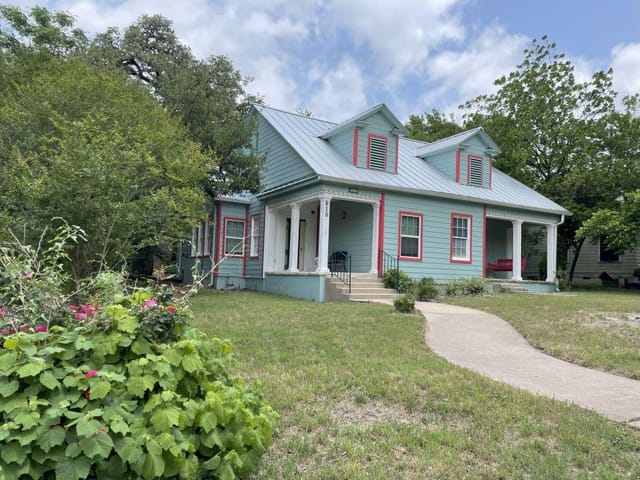 818 Harris Ave