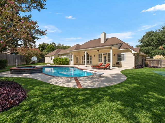 819 Blue Spring CIR