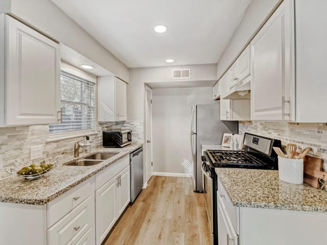 819 Sahara Ave
