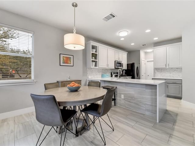 8200 Alophia Dr
