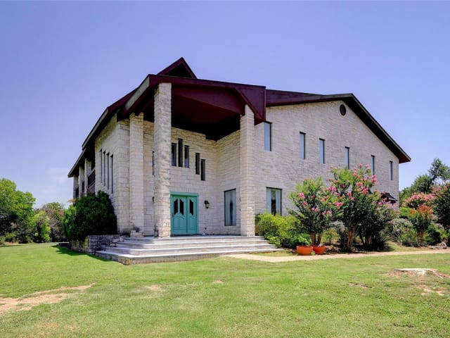 8200 N Madrone Trl