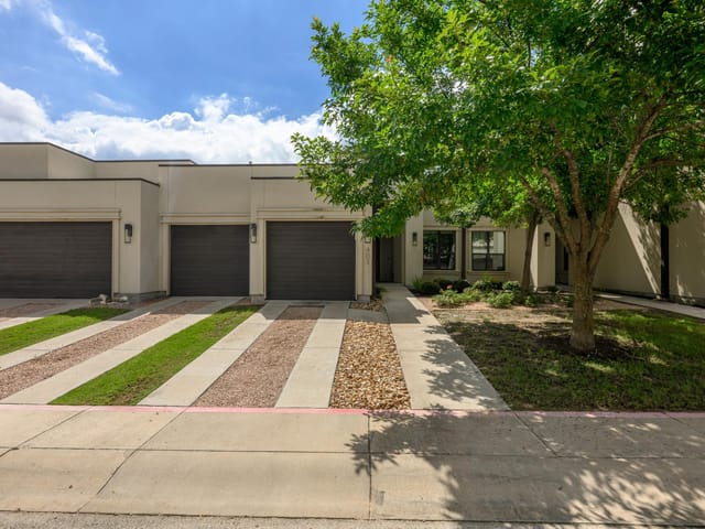 8200 Southwest PKWY Unit #403