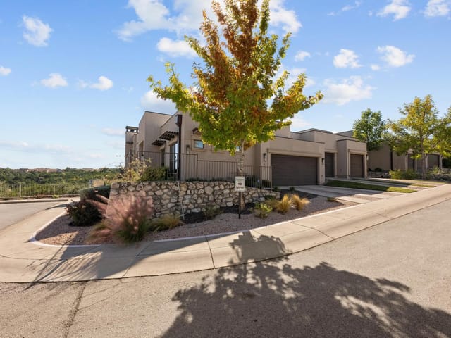 8200 Southwest PKWY Unit #604