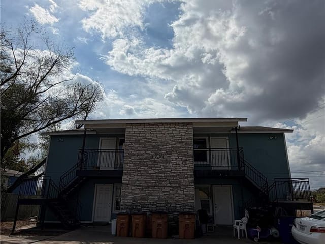 8201 Riverstone Dr
