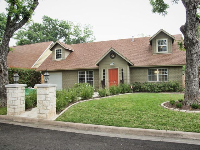 8201 Sandalwood Cv