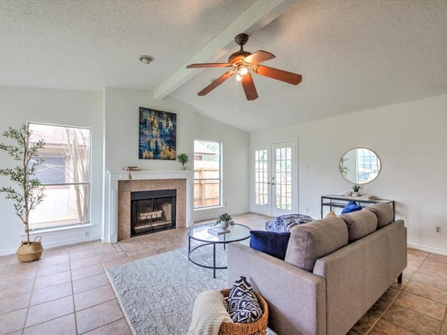 8201 Treehouse Ln
