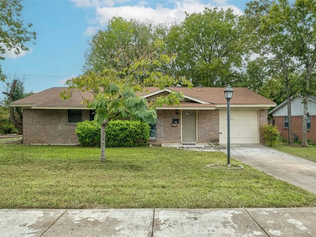 8202 Briarwood Ln