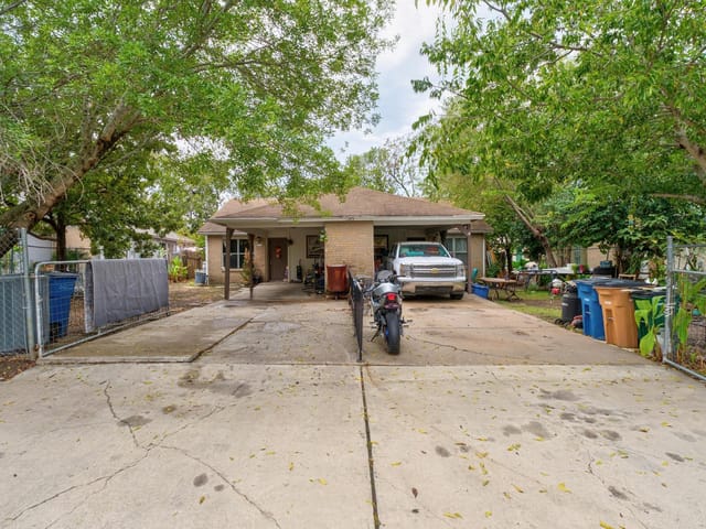 8203 Colony Loop DR