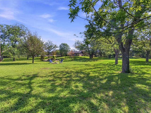 8203 N Madrone TRL