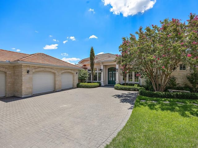 8203 Scenic Ridge Cv