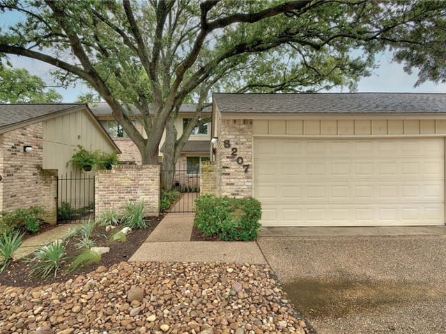 8207 Greenslope Dr