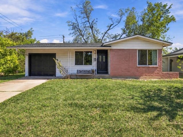 8207 Lazy LN