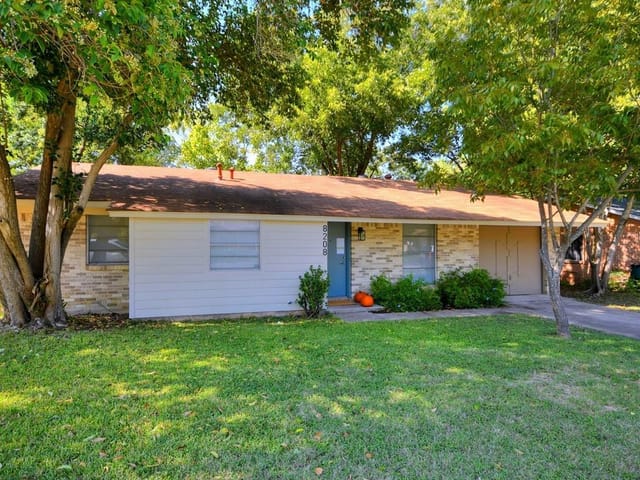 8208 Briarwood Ln