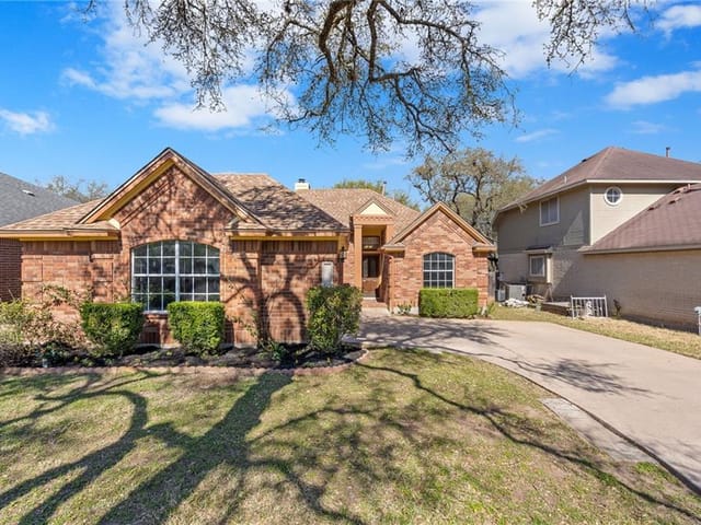 8208 Edgemoor Pl