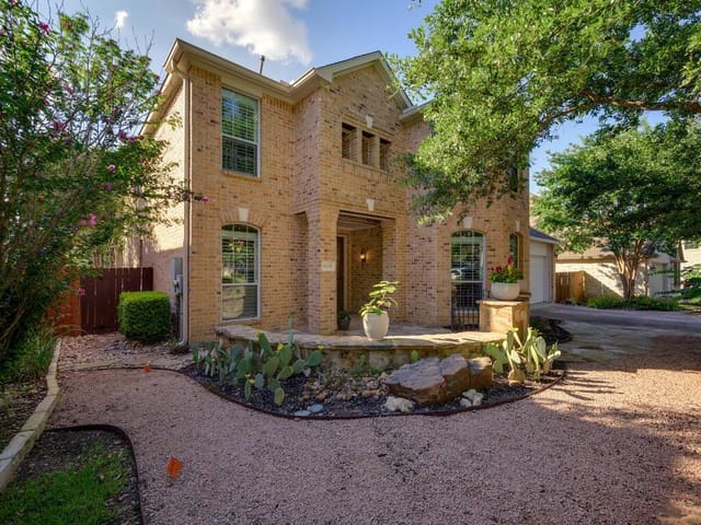 8208 Endeavor Cir
