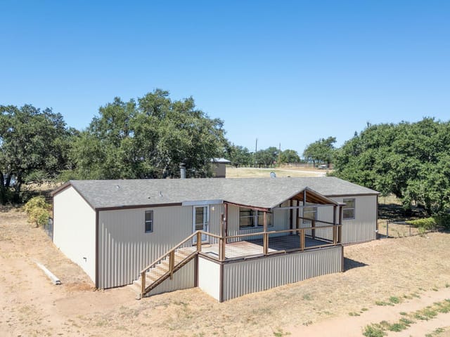 821 Ranch Road 261