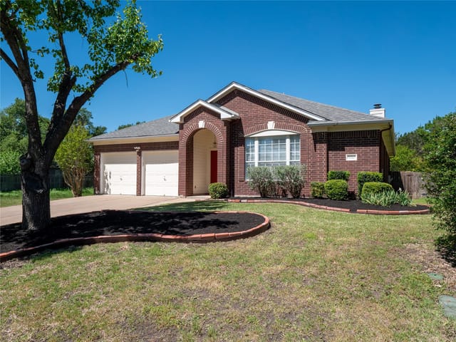 8210 Edgemoor Pl
