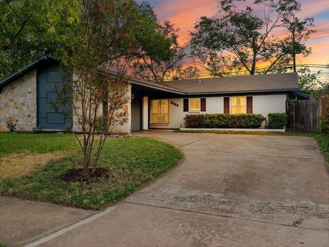 8211 Stillwood Ln
