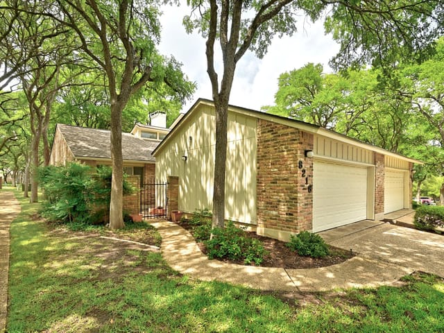 8218 Summer Place Dr