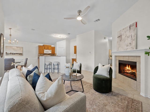 8219 Edgemoor PL