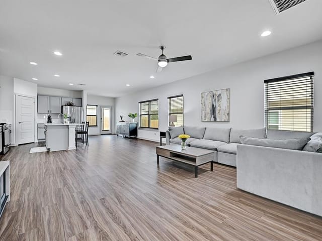 8221 City Top Blvd