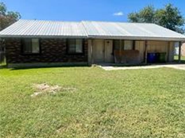 824 Larry DR