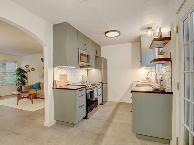 826 Banister Ln Unit #826