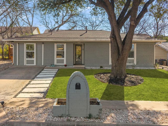 827 Sussex DR