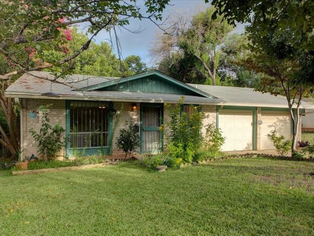 828 Sussex Dr