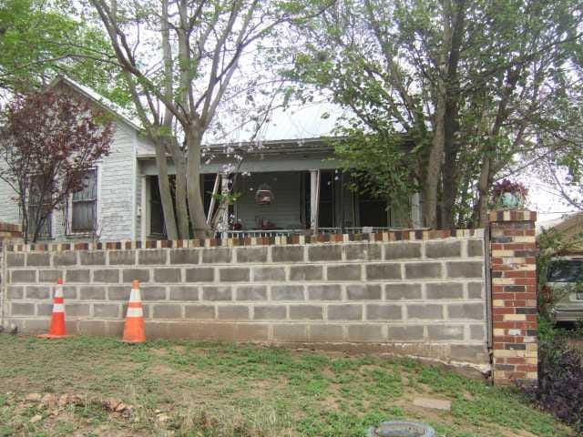 83 Rainey St