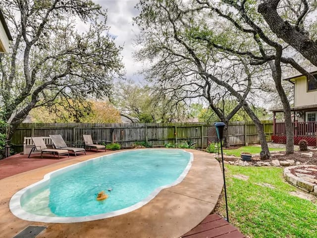 8300 Los Ranchos Dr