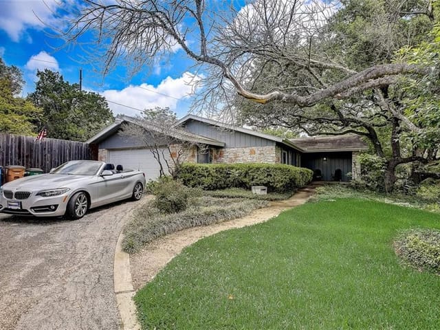 8302 Moccasin Path