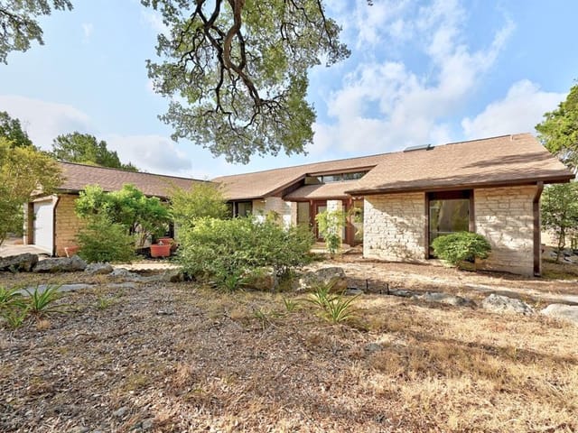 8303 N Madrone Trl
