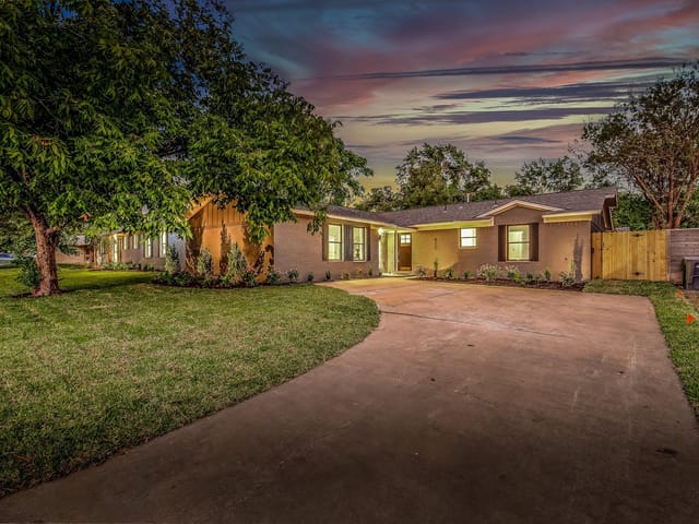 8305 Briarwood Ln