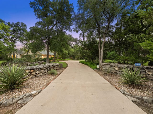 8305 Scenic Oaks DR