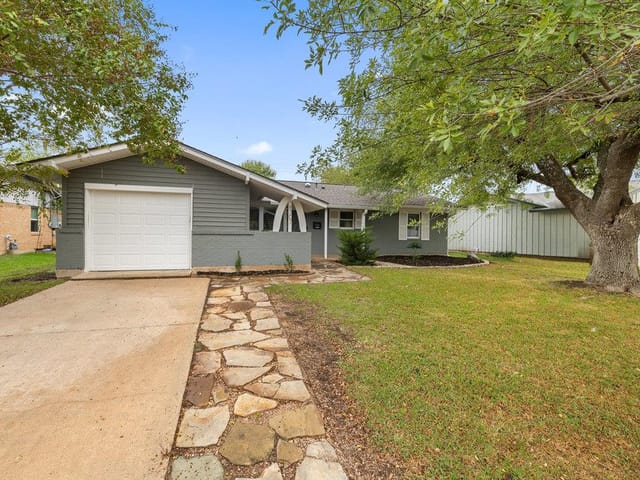 8307 Stillwood LN