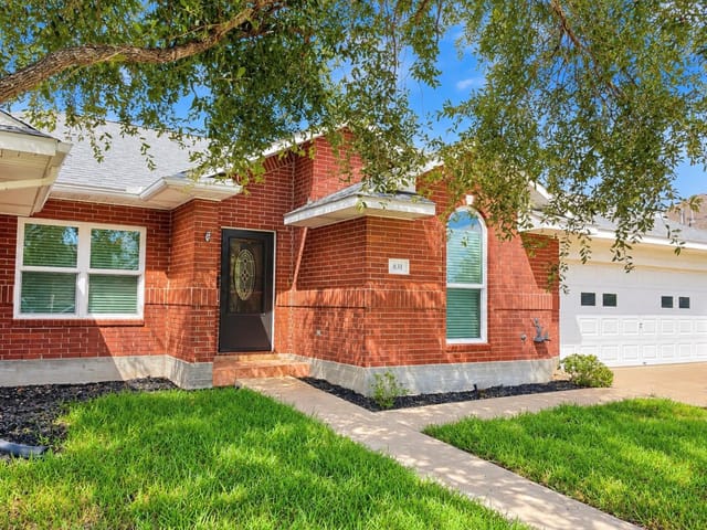 831 Whispering Oaks Drive