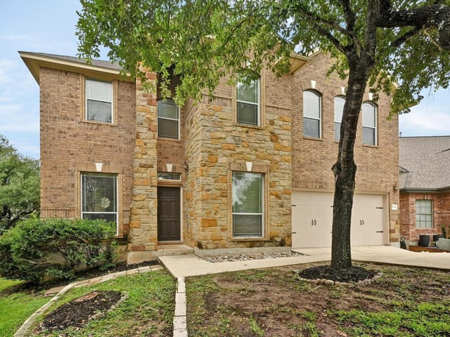 8328 Alophia Dr