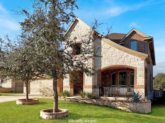 833 Richardson LN