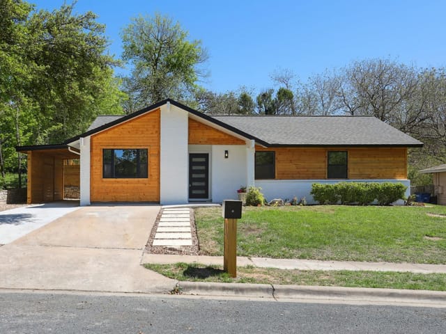 833 Sussex Dr